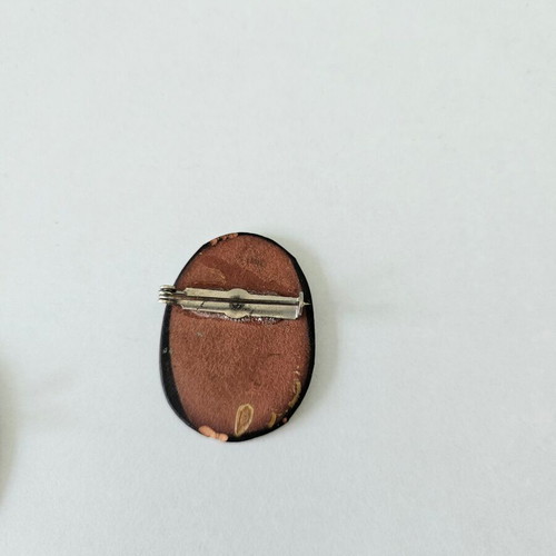 Ceramic vintage pins used, beige, hand-painted