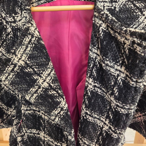 Cropped coat like new, black and white with fuchsia lining and belt