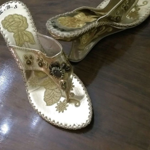 Flip-flop sandals like new, gold summer shoes