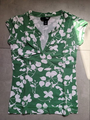 H&M XS top like new, white and green