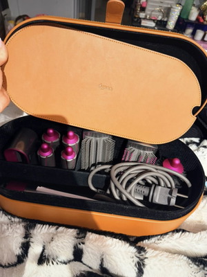 Dyson Airwrap Complete full set like new with case