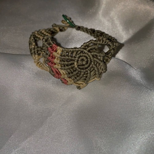 Macrame bracelet like new, multicolored and green