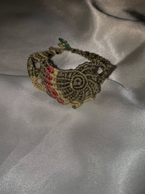Macrame bracelet like new, multicolored and green