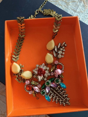 Vintage necklace like new with multicolored stones