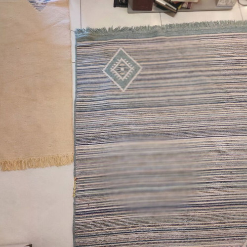 Rugs set of 2 reversible with beautiful colors, like new