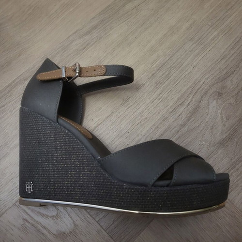 Tommy Hilfiger khaki platform sandals size 38 like new