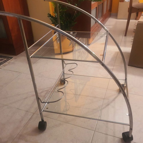 Glass bar table like new with wheels