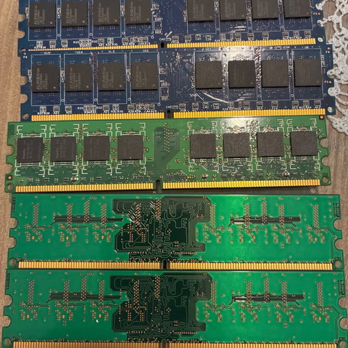 DIMMS DDR2 memory used, 5x1GB PC2-5300U