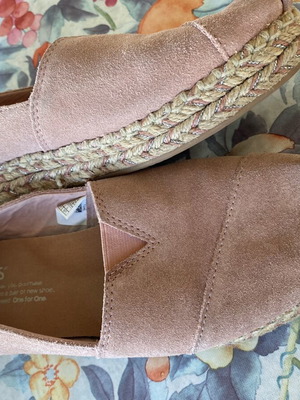 TOMS suede shoes pink size 37.5