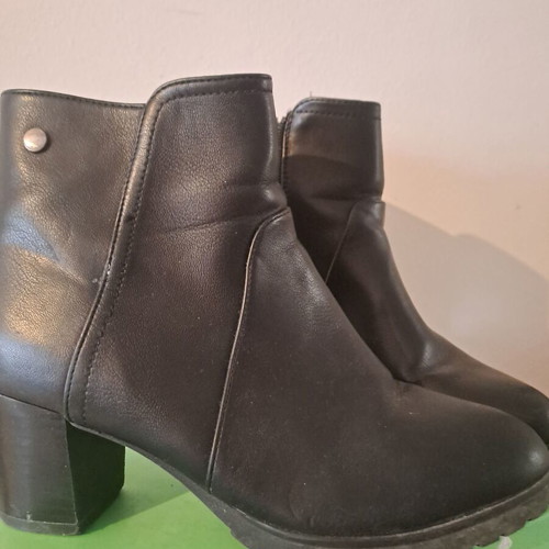 Women's leather ankle boots like new, black, size 38, low chunky heel