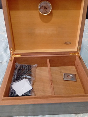 Ξύλινος humidor για πούρα με υγρόμετρο, κόφτη και αναπτήρα