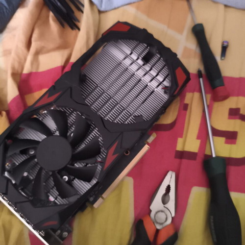 Rx 580 2048sp 8GB graphics card with custom Arctic P12 fan