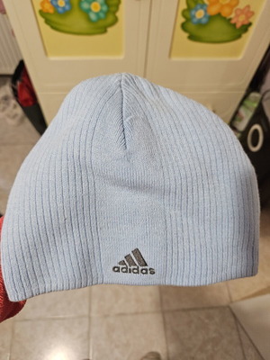 Adidas beanie like new, unisex, light blue