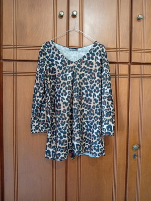 Women's top Body Energy leopard print size XL like new