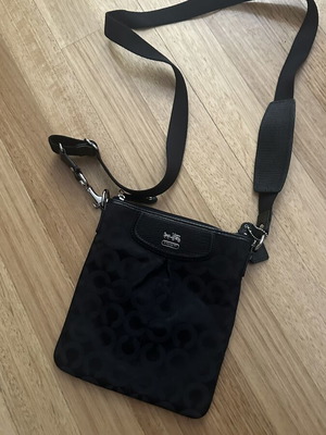 Coach crossbody bag like new, black