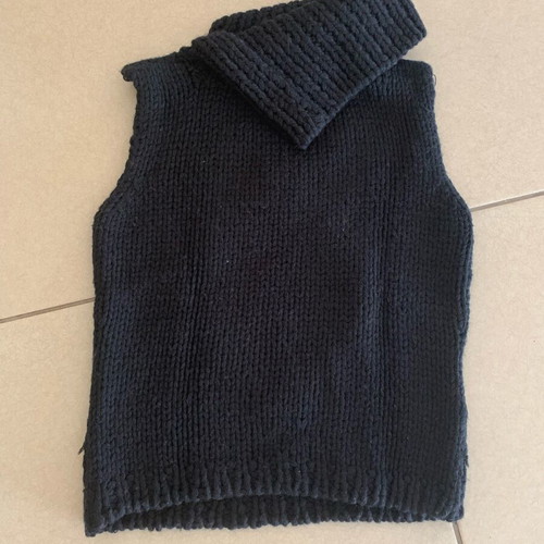 Knitted T-shirt black like new, size S