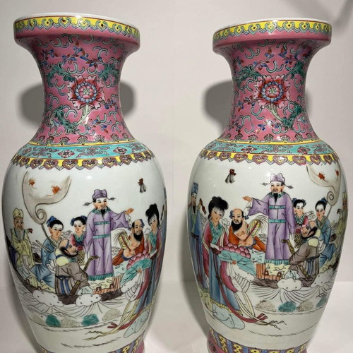 Pair of large Chinese porcelain vases Qianlong Famille Rose Mandarin like new