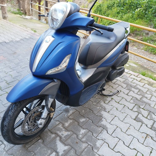 Piaggio Beverly 350 SportTouring scooter used, 2016, 19200 km, blue