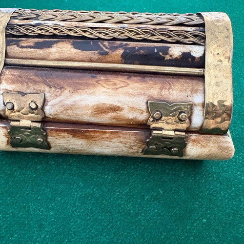 Jewelry box camel bone with brass details like new, velvet interior