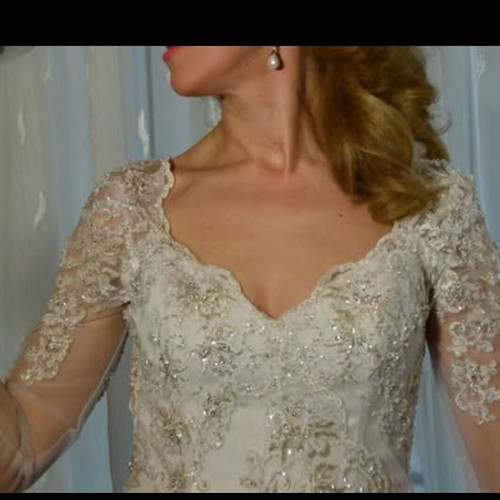 Dimitrios wedding dress like new, size 4 US, white