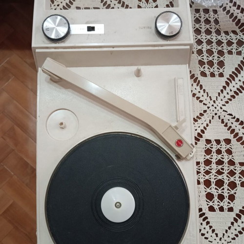 Aiwa P177 portable turntable with AM radio vintage, used