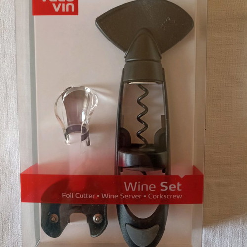 Vacuvin wine set of three pieces new