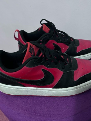 Nike Dunk Low kids sneakers size 39 like new, leather red and black