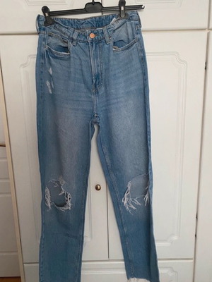 H&M light blue denim ripped jeans like new, size L