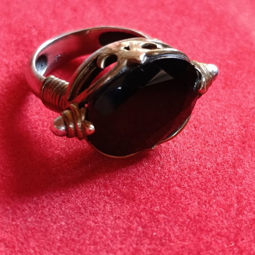 Silver ring with large black onyx oval cut used