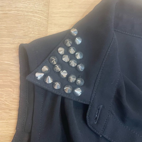 Black sleeveless shirt with studs like new