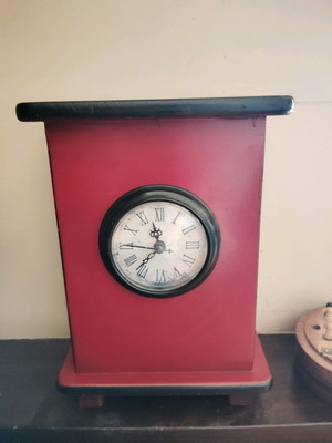 Indoor analog tabletop clock used