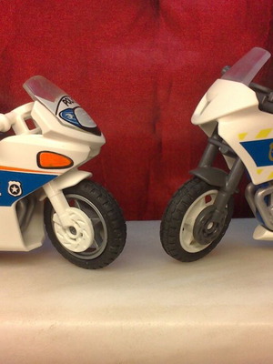Playmobil police motorcycles new, set of 2
