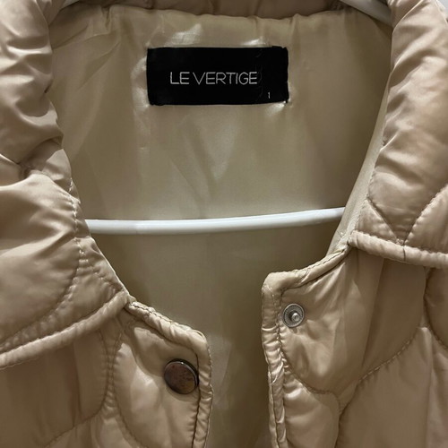 Le Vertige sleeveless vest like new, beige and white size M