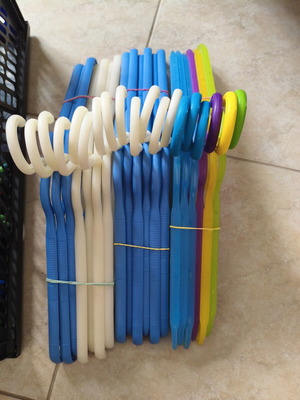 Rotating hangers pack of 20 like new, assorted colors