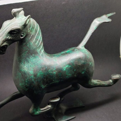 Bronze replica of the Flying Horse of Gansu like new