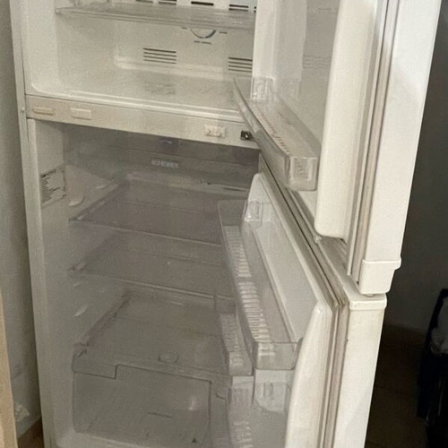 Kelvinator refrigerator model KNT13RTEW like new, white, air flow purifier