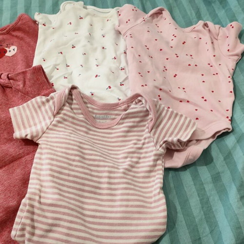 Short-sleeve bodysuits like new, pack of 5, sizes 6-12 months