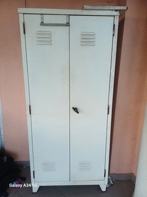 Ντουλάπα μεταλλική μεταχειρισμένη, άσπρη, διαστάσεις 175χ80χ45