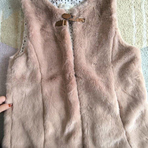 Zara fur kids vest used, size 16, rotten apple color