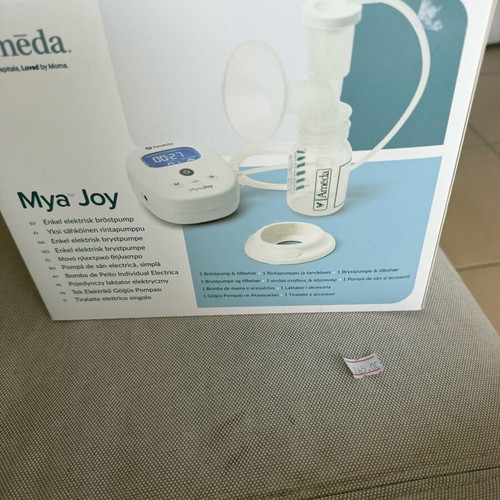 Ameda Mya Joy single breast pump like new with extra bottles