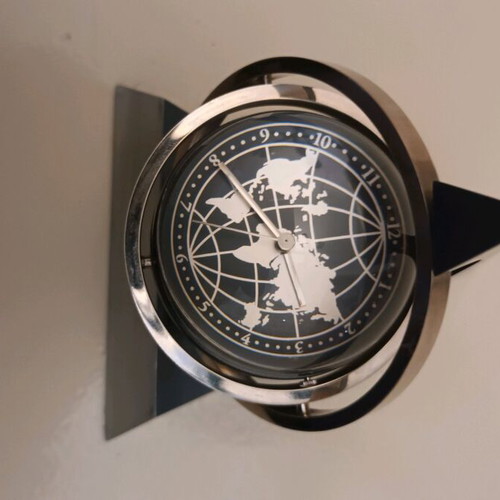Decorative desk clock globe like new