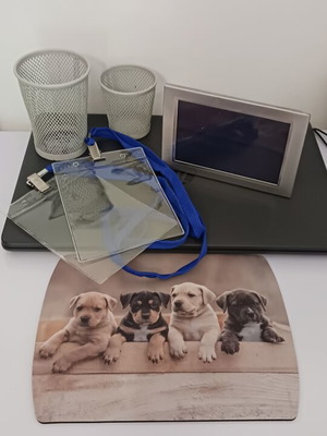 Set of 6 office accessories like new with mouse pad and transparent sleeves