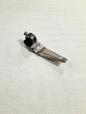 Stainless steel edge guide No 22-9 like new for professional hemming