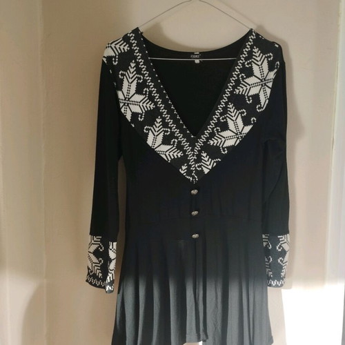 Elastic dress with knitted collar and sleeves like new