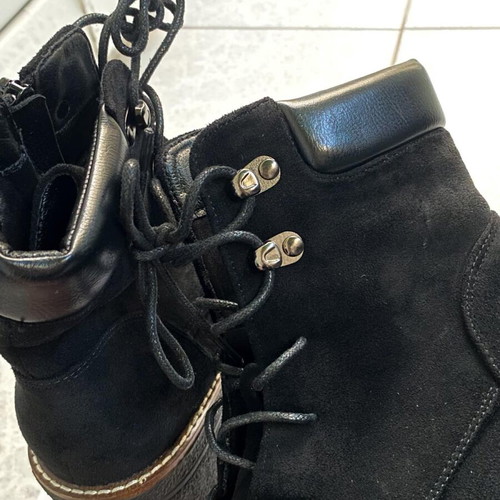 Black suede ankle boots with laces, like new