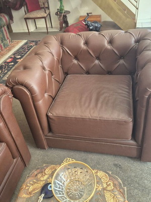Chesterfield Sofa Set like new, brown leatherette, classic design