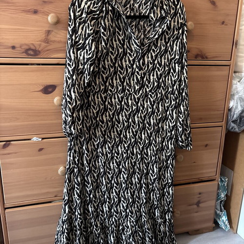 Primark dress size M like new, black and white