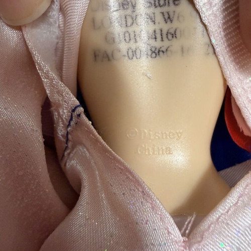 Disney Store 2014 Princess Mulan doll with movable joints, like new