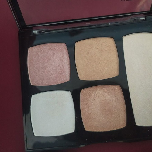 Cosmetic palette highlighters catrice, Famous powders
