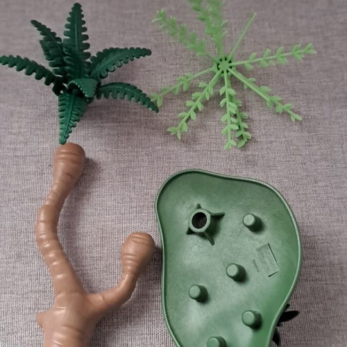 Playmobil tropical tree with base and plants like new